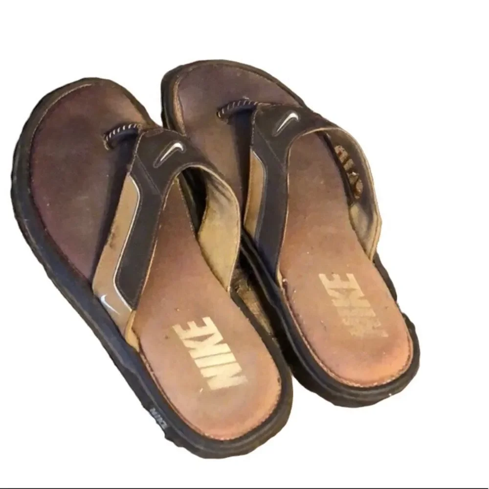 Nike size 10 leather flip flops grey condition